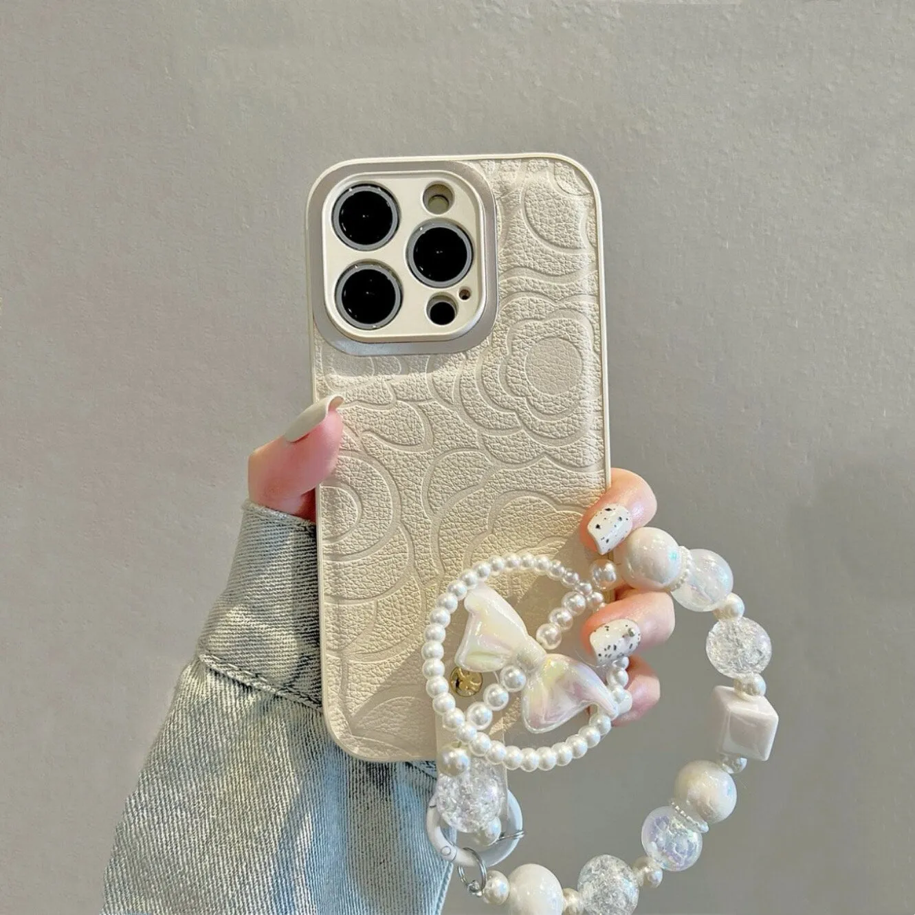 Cute Minimalist White Floral Flowers Pattern Design Protective Shockproof Phone Case   White Pearl Strap for iPhone 11 12 13 14 15 Pro Max