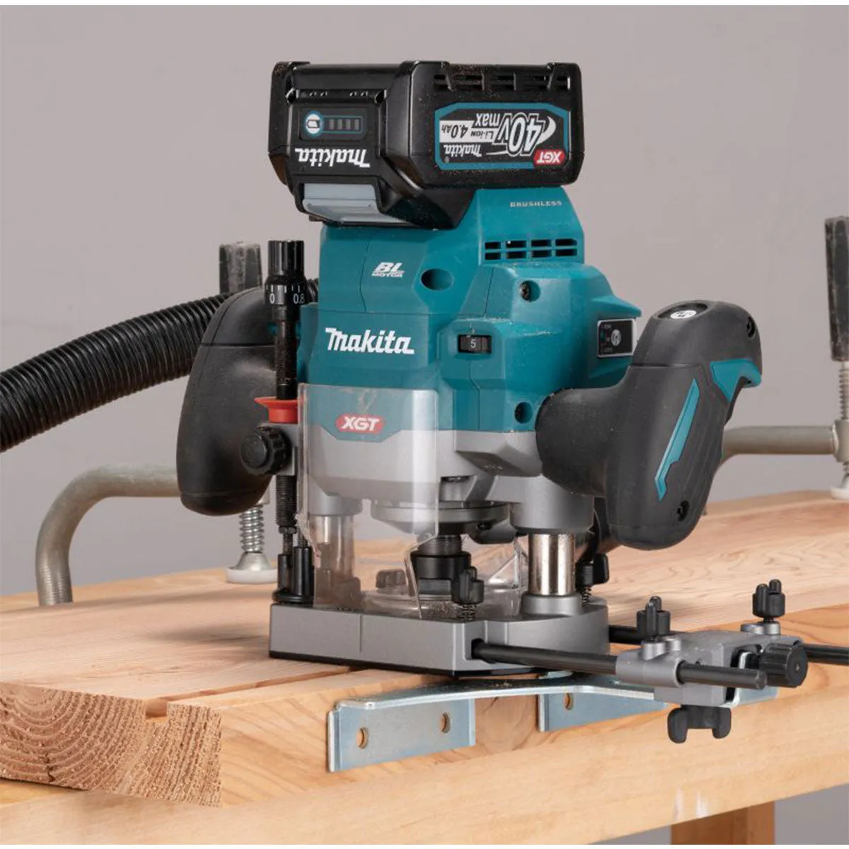 Makita RP001GZ02 40V XGT Brushless 1/2" Router with 12 Piece Cutter Set & Case